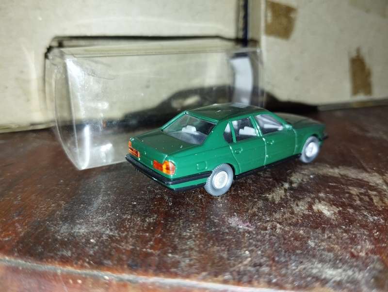 Wiking BMW 750i - 1/87 Scale