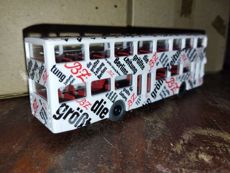 Wiking M.A.N. SD200 Berlin Bus - Größte Zeitung - 1/87 Scale
