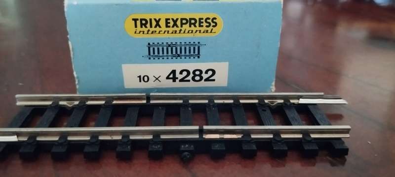 Trix Express - Box of 10 Isolation Rails 4282 - HO