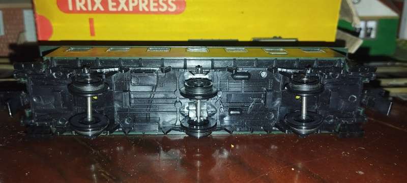 Trix Express DB 2nd Class 3 Axle Coach - HO Scale