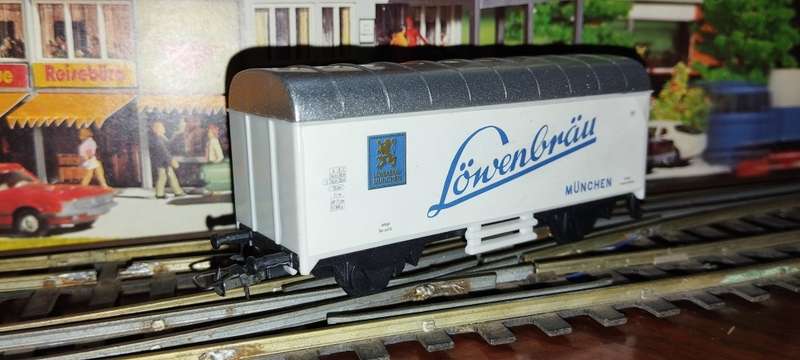 Löwenbräu Beer Van- HO Scale