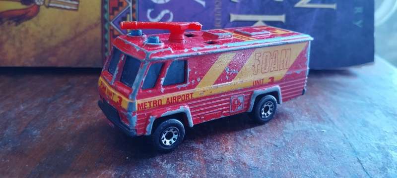 Matchbox Airport Foam Unit / Command Unit