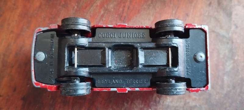 Corgi Juniors - Leyland Terrier Truck - Daily Planet / Superman