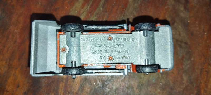 Vintage Matchbox Refuse Truck No 7 - Regular Wheels