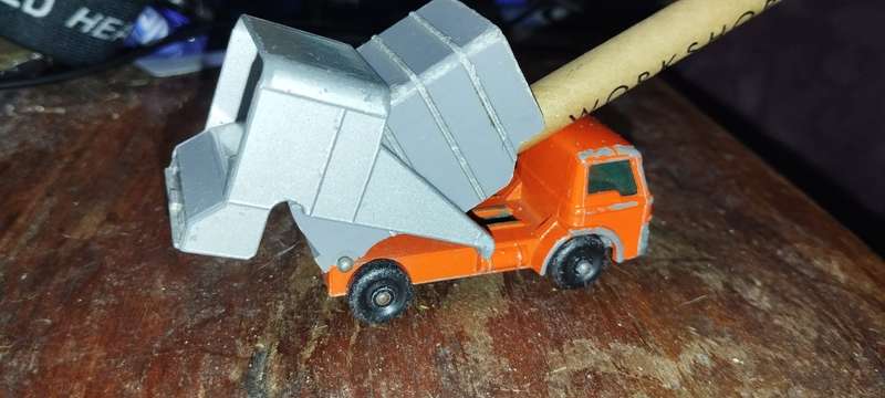 Vintage Matchbox Refuse Truck No 7 - Regular Wheels