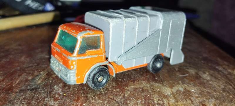 Vintage Matchbox Refuse Truck No 7 - Regular Wheels