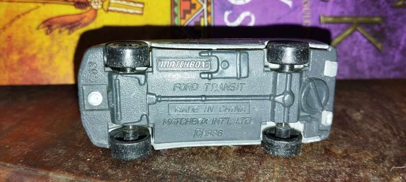 Matchbox Ford Transit Ambulance