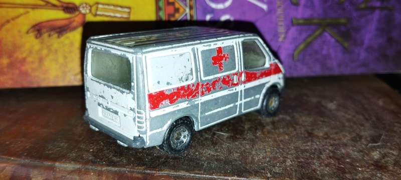 Matchbox Ford Transit Ambulance