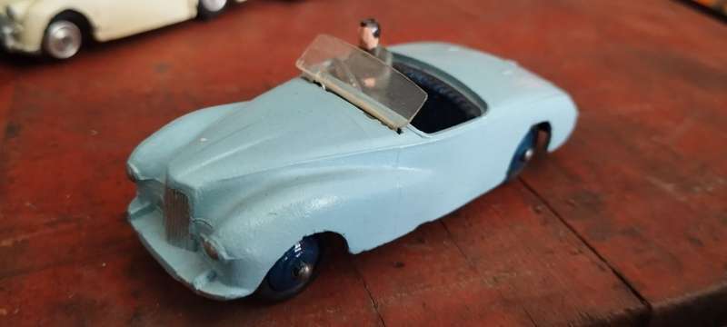 Dinky Toys Sunbeam Alpine 107 - 1/43 Scale