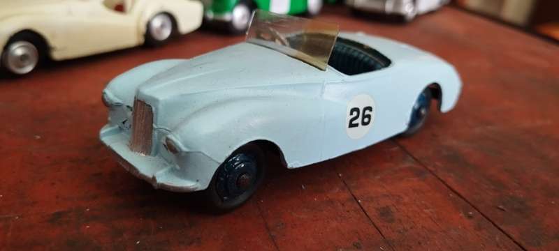 Dinky Toys Sunbeam Alpine 107 - 1/43 Scale