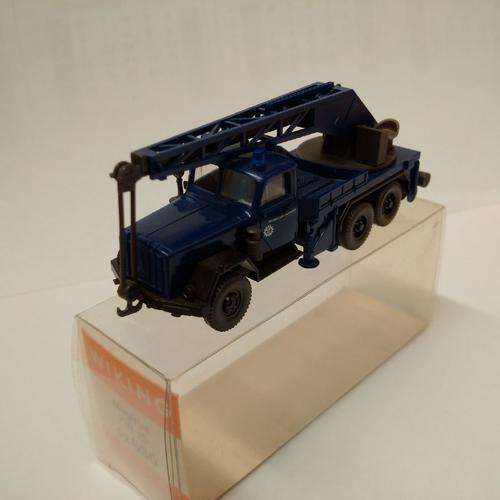 Wiking Magrius Tow Truck - 1/87 Scale
