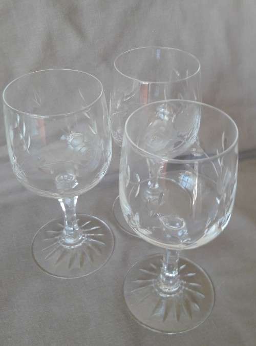 Set x3 Rose Cut Crystal Wine Glasses (a)