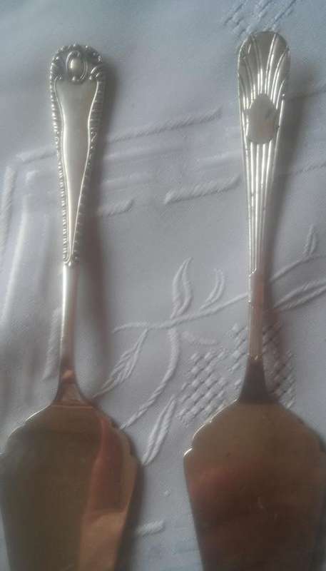 TWO EPNS CAKE LIFTER'S SHEFFIELD ENGLAND