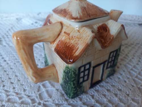 House shape tea set