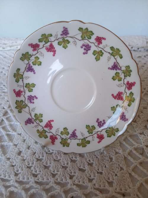 Shelley coffee saucer - wine grape