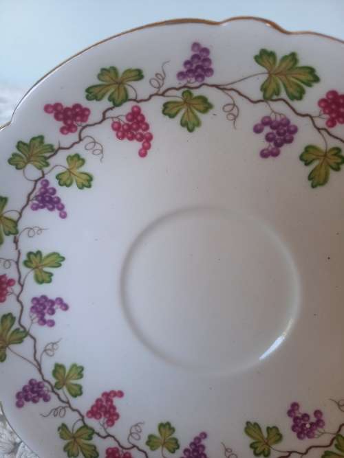 Shelley coffee saucer - wine grape