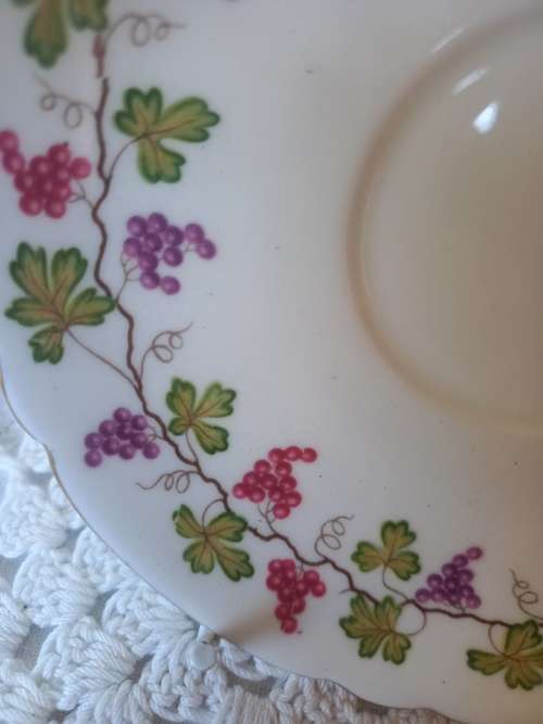 Shelley coffee saucer - wine grape