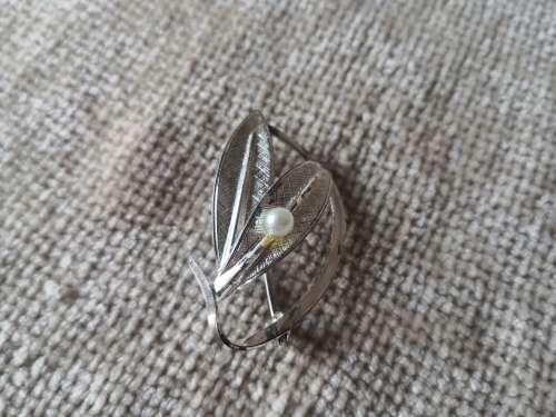 Silver Colour Leaf Broach