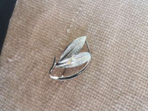 Silver Colour Leaf Broach