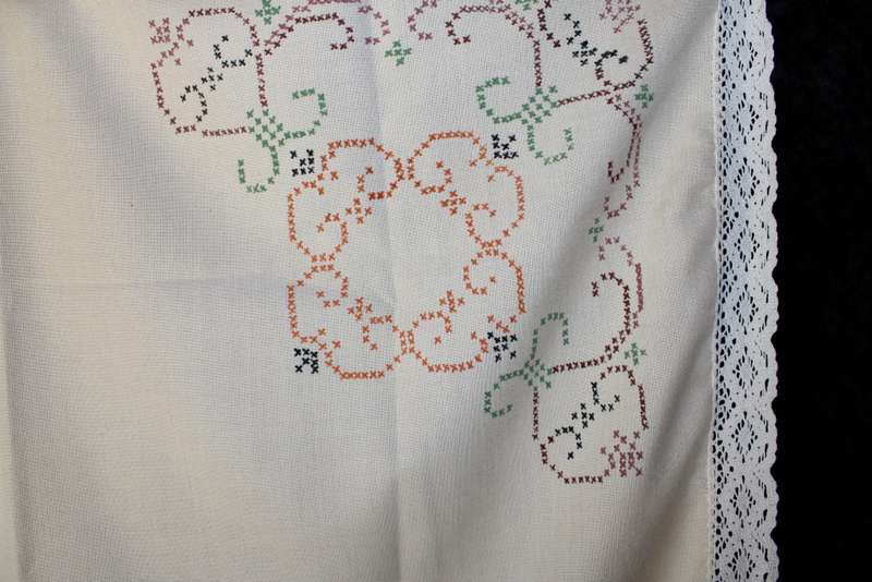Vintage Square Tea Cloth
