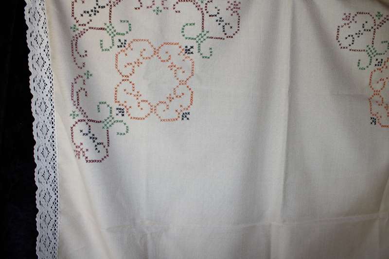 Vintage Square Tea Cloth