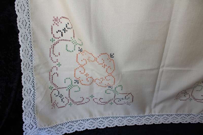 Vintage Square Tea Cloth
