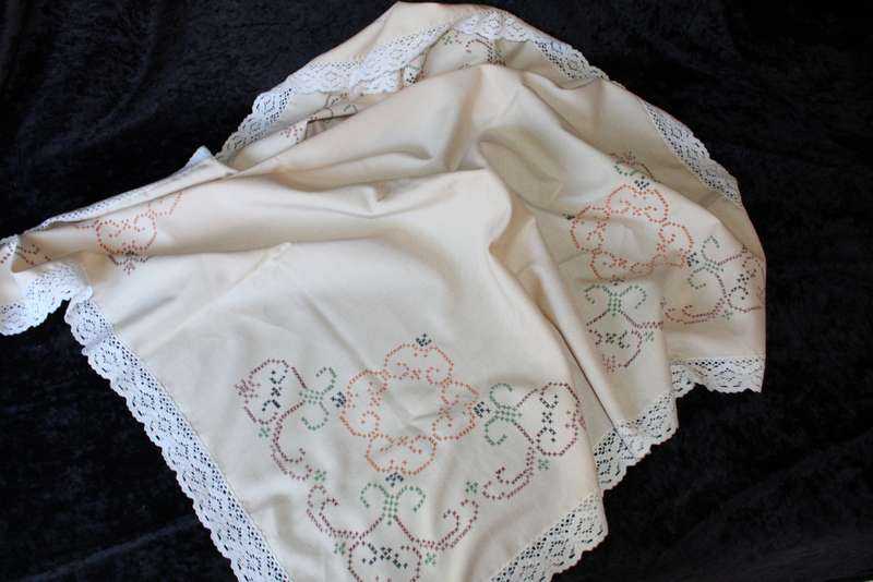 Vintage Square Tea Cloth
