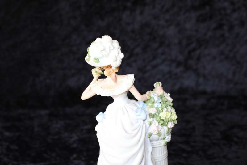 The Leonardo Collection Resin Figurine of a French Lady - Constance 1992