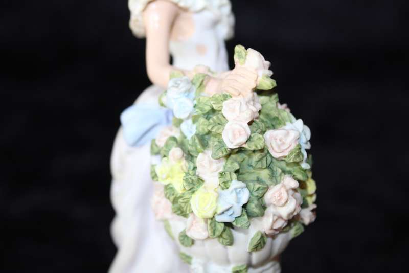 The Leonardo Collection Resin Figurine of a French Lady - Constance 1992