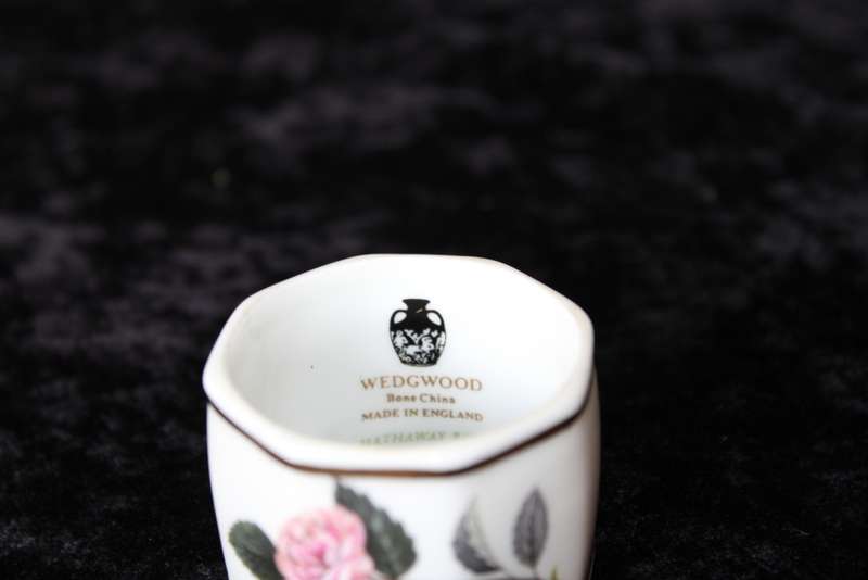 Wedgwood Serviette Holder - Hathaway Rose
