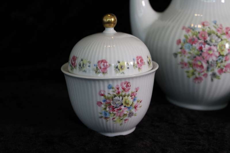 Stunning Bavaria Tea Set (No Trio`s)