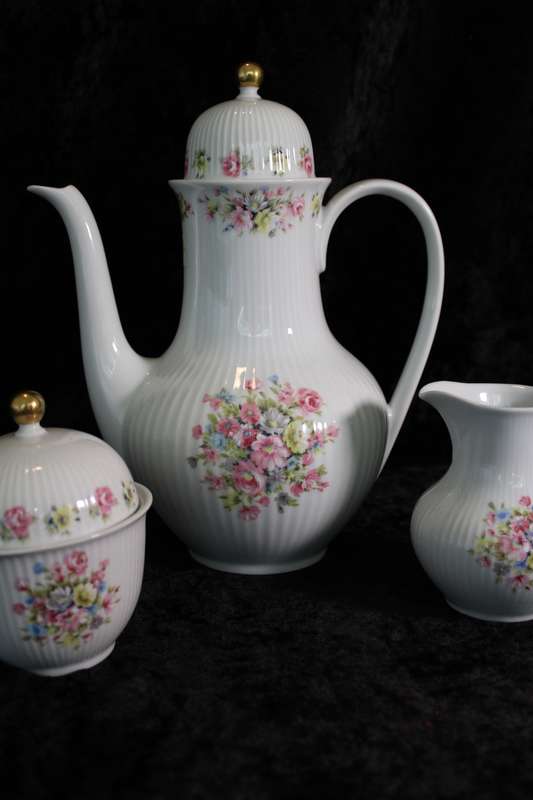 Stunning Bavaria Tea Set (No Trio`s)