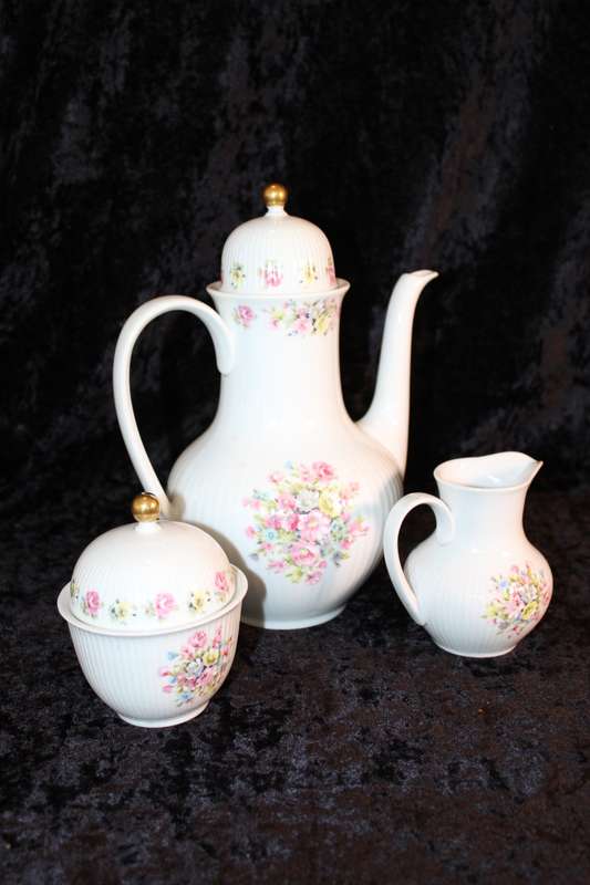 Stunning Bavaria Tea Set (No Trio`s)