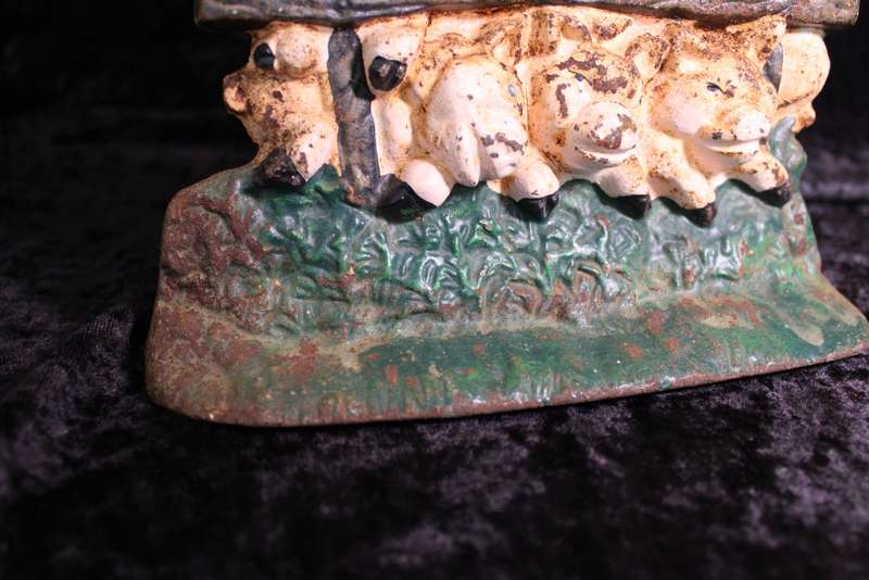 Vintage Cast Iron Pigs in a Den Doorstopper.