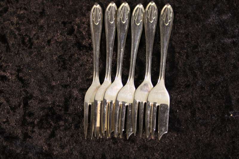 Beautiful Art Deco Inspired Cake Forks - A Plating.