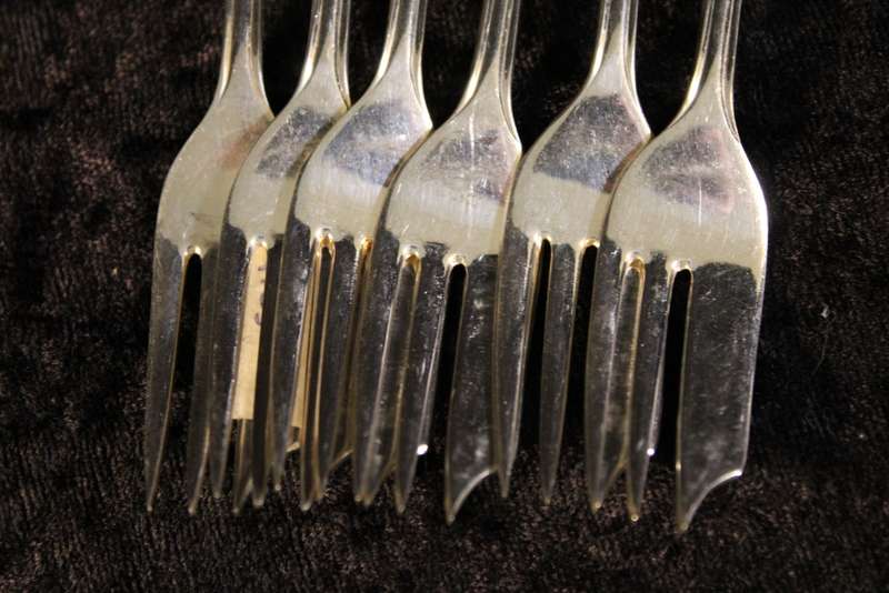 Beautiful Art Deco Inspired Cake Forks - A Plating.