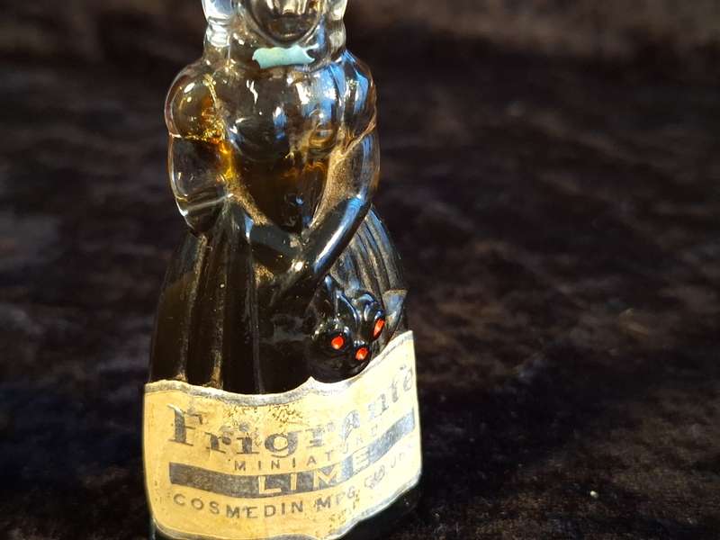 Beautiful Vintage Glass Liquor Bottle.