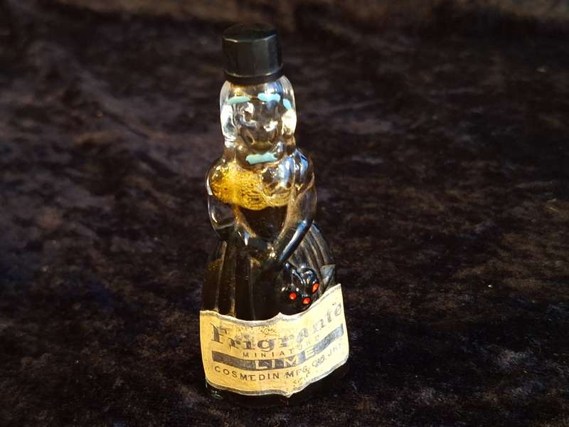 Beautiful Vintage Glass Liquor Bottle.