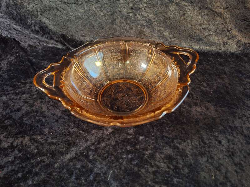Beautiful Vintage Pressed Glass Fruit Bowl.