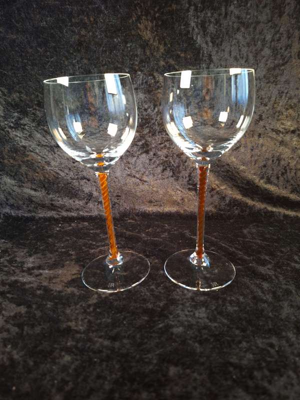 Stunning Set of 2 HR Crystal Red Wine Glasses