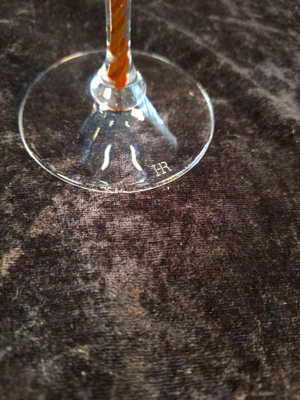 Stunning Set of 2 HR Crystal Red Wine Glasses