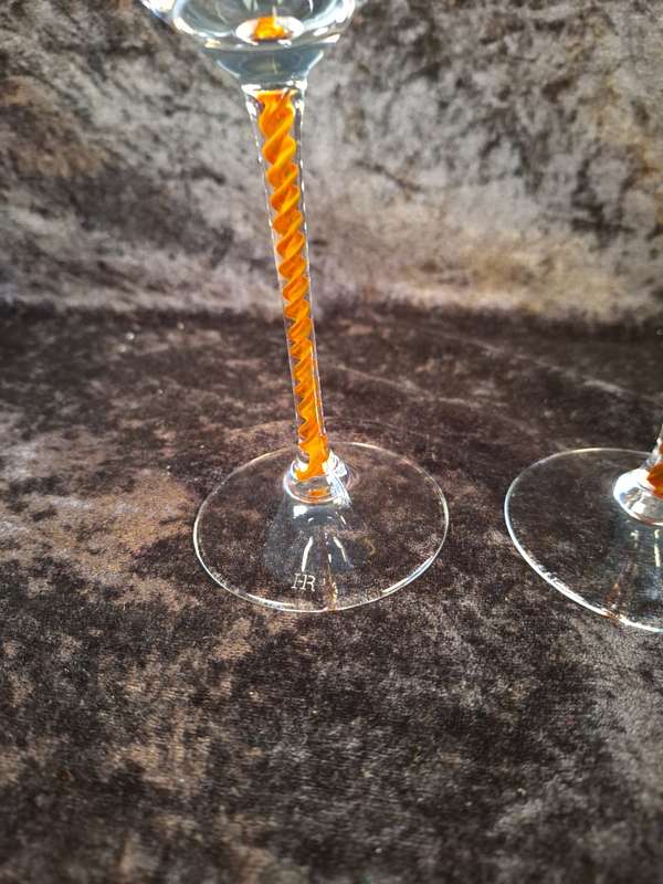 Stunning Set of 2 HR Crystal Red Wine Glasses