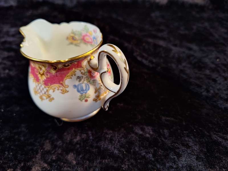 Stunning Shelley - Sheraton Coffee Creamer.