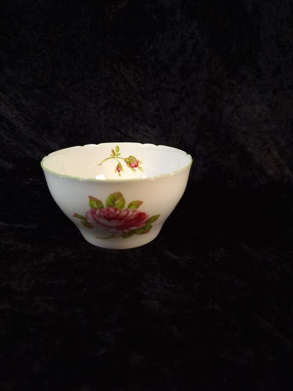 Stunning Shelley - English Rose 13632 Open Sugar Bowl.