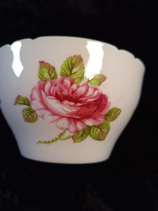 Stunning Shelley - English Rose 13632 Open Sugar Bowl.