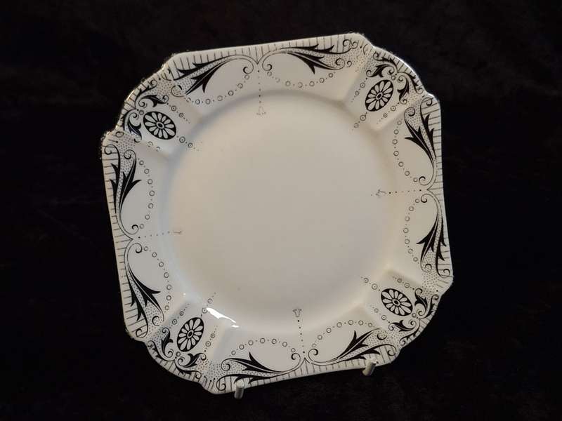 Shelley - Queen Ann Shape - Black Garland Small Plate.