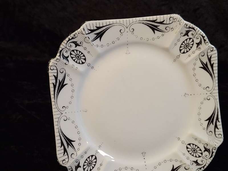 Shelley - Queen Ann Shape - Black Garland Small Plate.