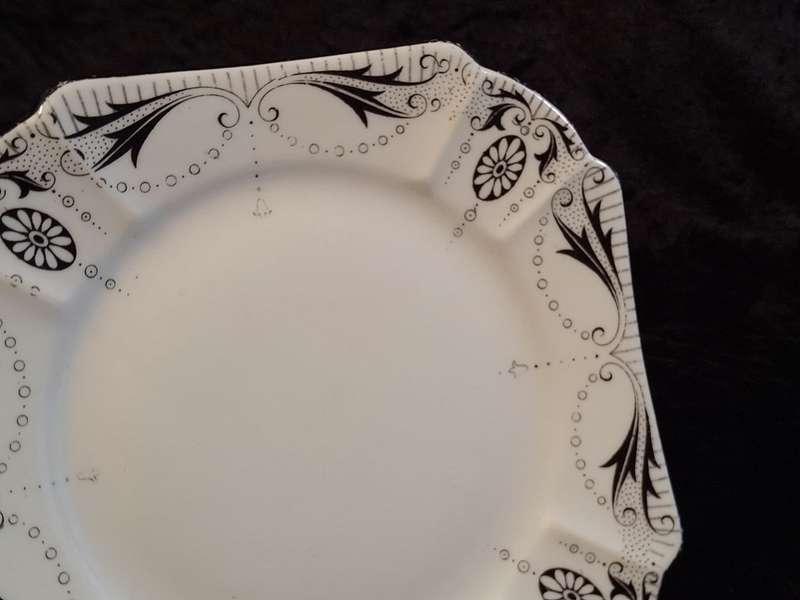 Shelley - Queen Ann Shape - Black Garland Small Plate.