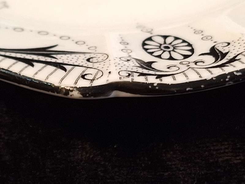 Shelley - Queen Ann Shape - Black Garland Small Plate.