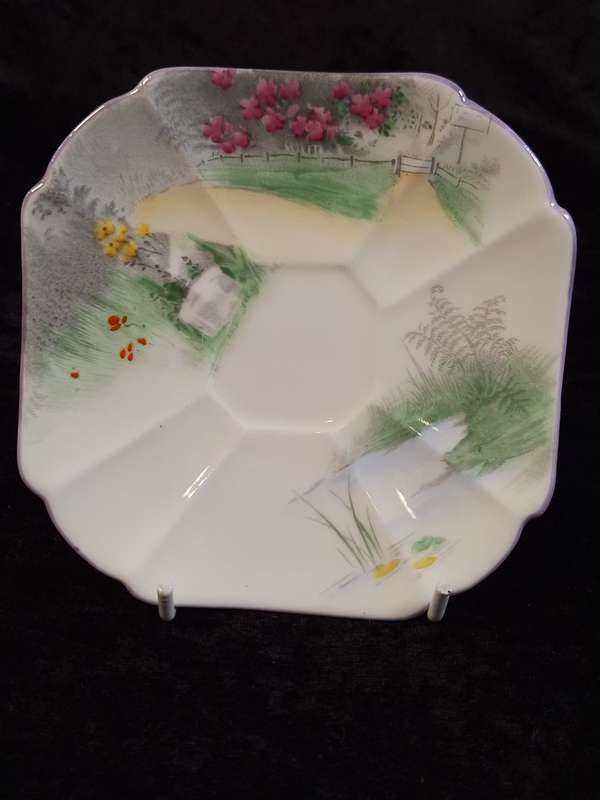 Shelley - Art-Deco Coffee Saucer - Queen Anne Shape - Rd-723404/11675. (Hand Painted)